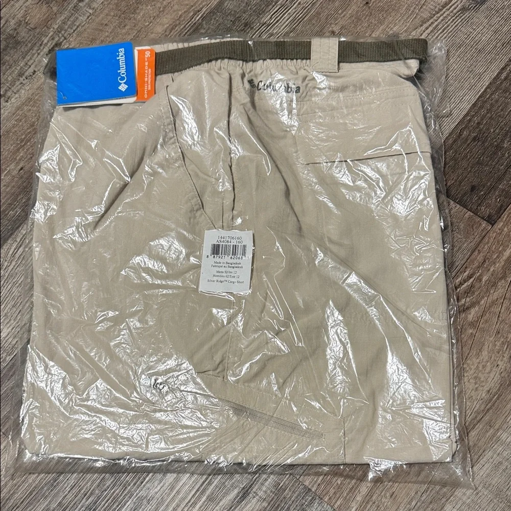 NWT Columbia Men’s Silver Ridge Cargo Shorts size 52 12 in inseam